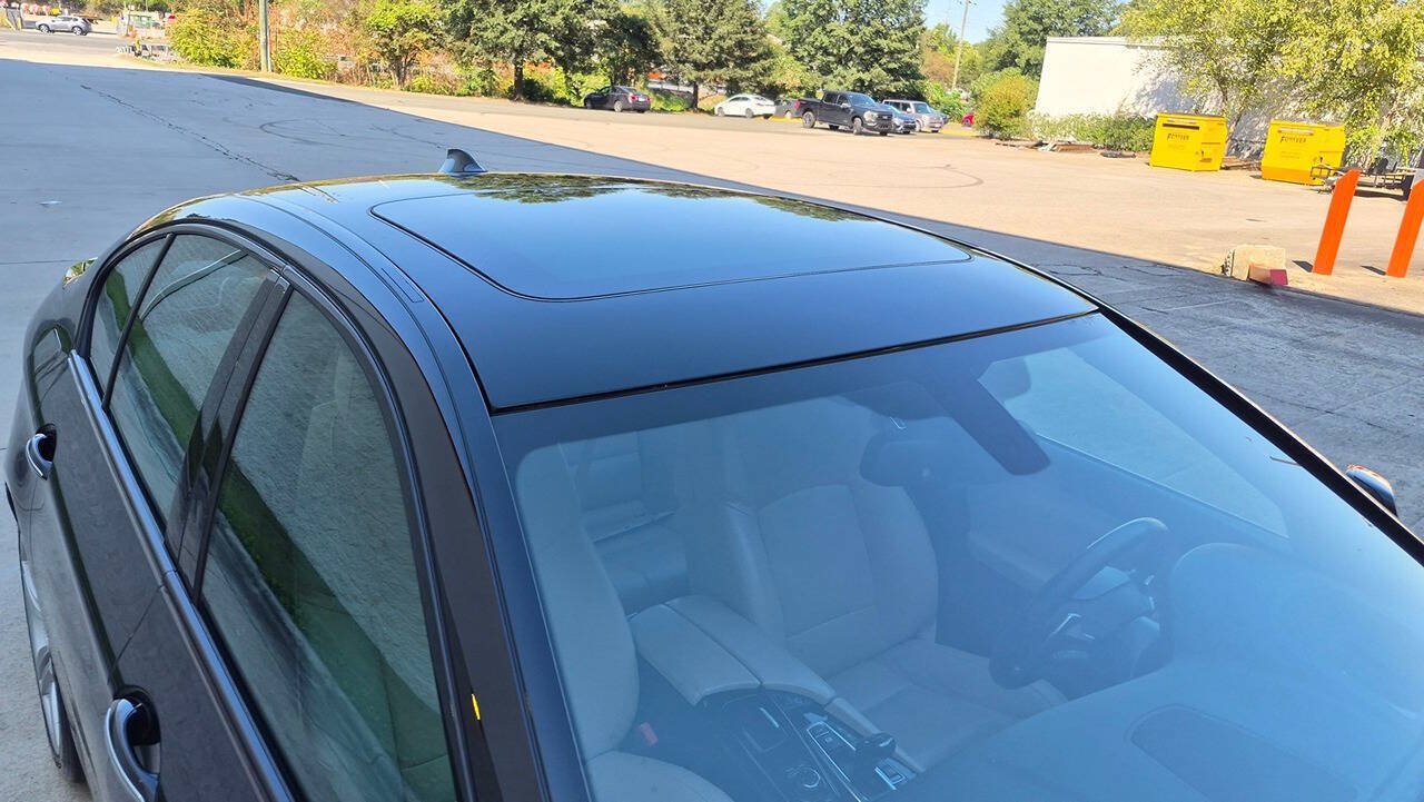 Used 2013 BMW 550i xDrive Sedan AWD/4WD image 32