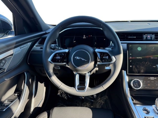 Used 2024 Jaguar XF R-Dynamic SE AWD/4WD image 13