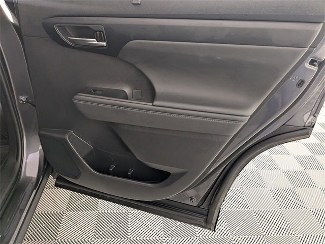 Used 2023 Toyota Highlander XLE image 33