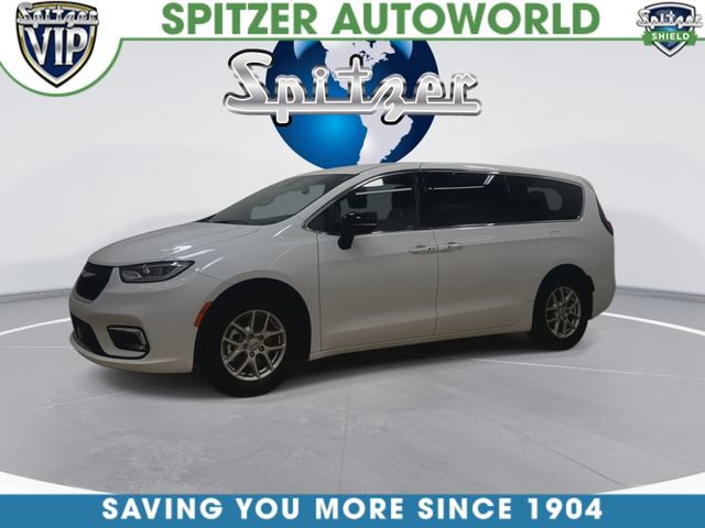 Used 2025 Chrysler Pacifica Select FWD image 6