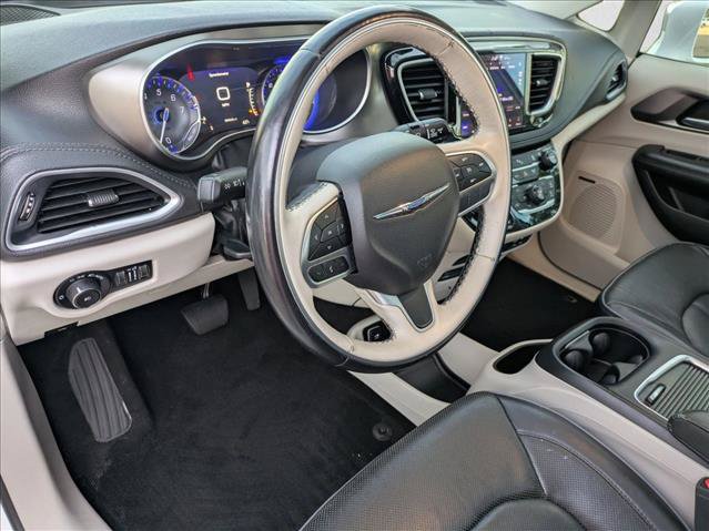 Used 2018 Chrysler Pacifica Limited FWD image 10