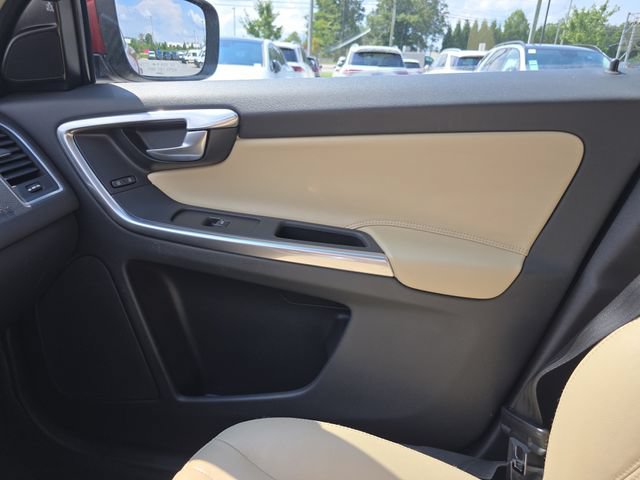 Used 2016 Volvo XC60 T5 Premier w/ Proximity Package FWD image 23