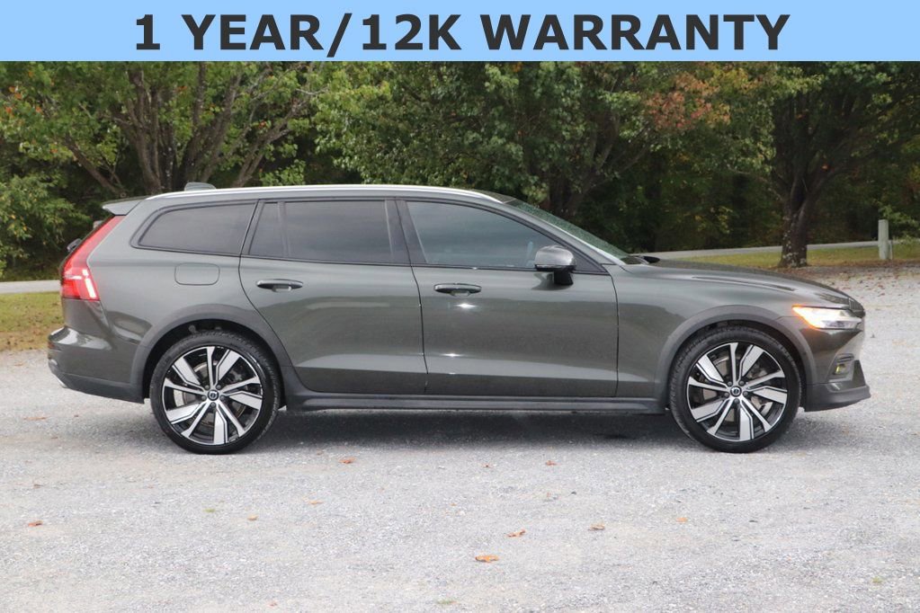 Used 2021 Volvo V60 T5 Cross Country image 1