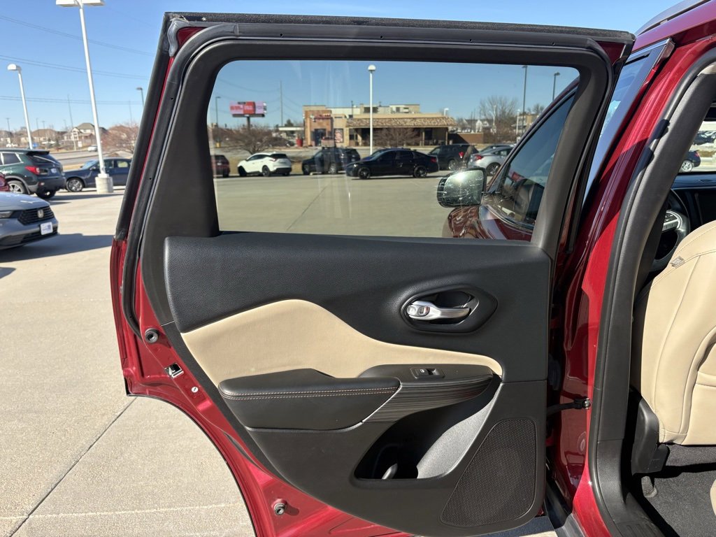 Used 2015 Jeep Cherokee Limited image 33