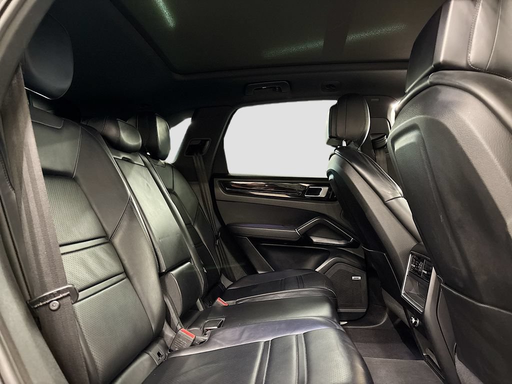Used 2020 Porsche Cayenne AWD/4WD image 16