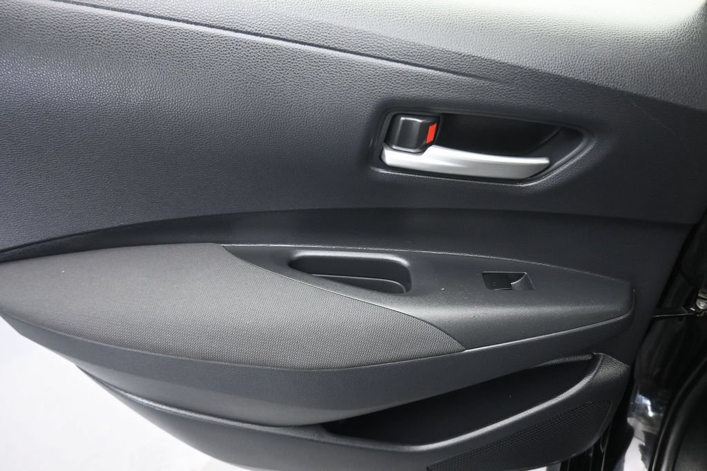 Used 2021 Toyota Corolla LE w/ Carpet Mat Package (TMS) FWD image 29