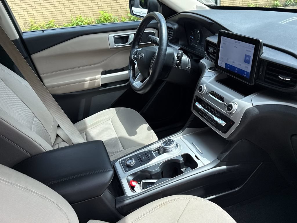 Used 2023 Ford Explorer XLT AWD/4WD image 28