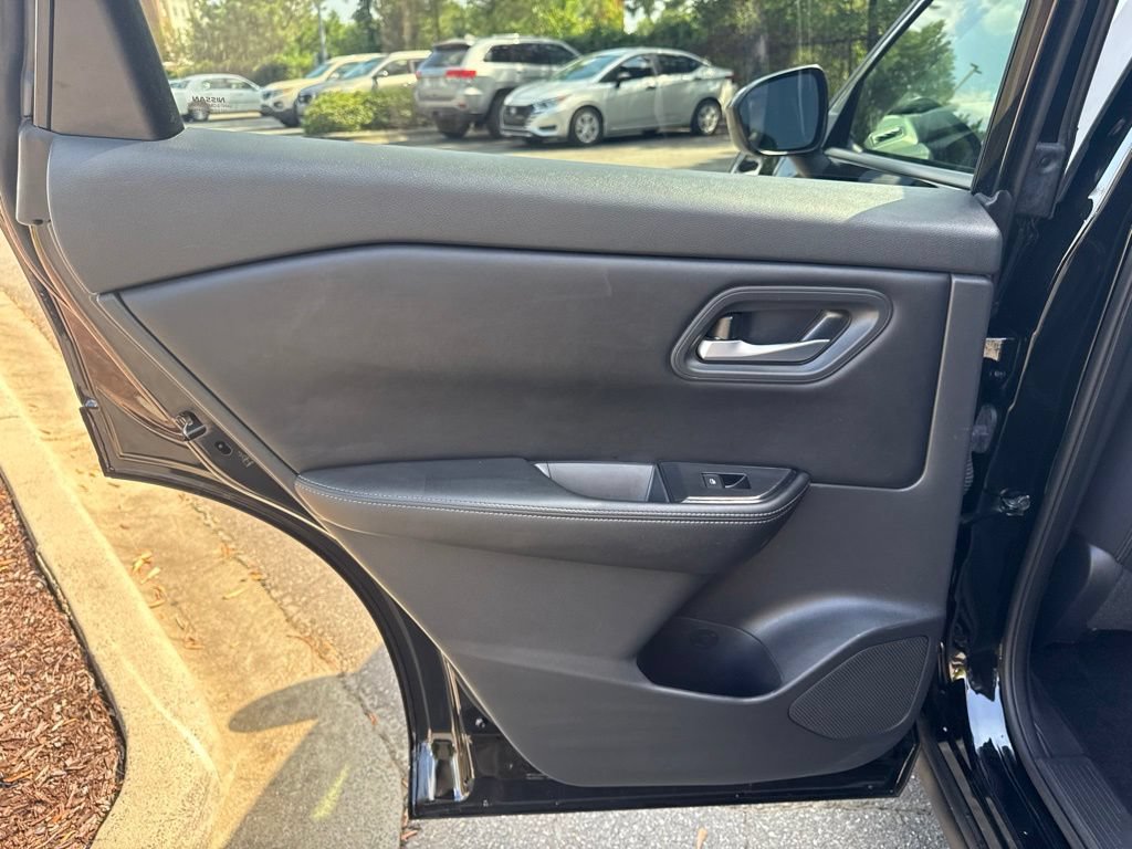 Certified 2025 Nissan Rogue SV FWD image 30