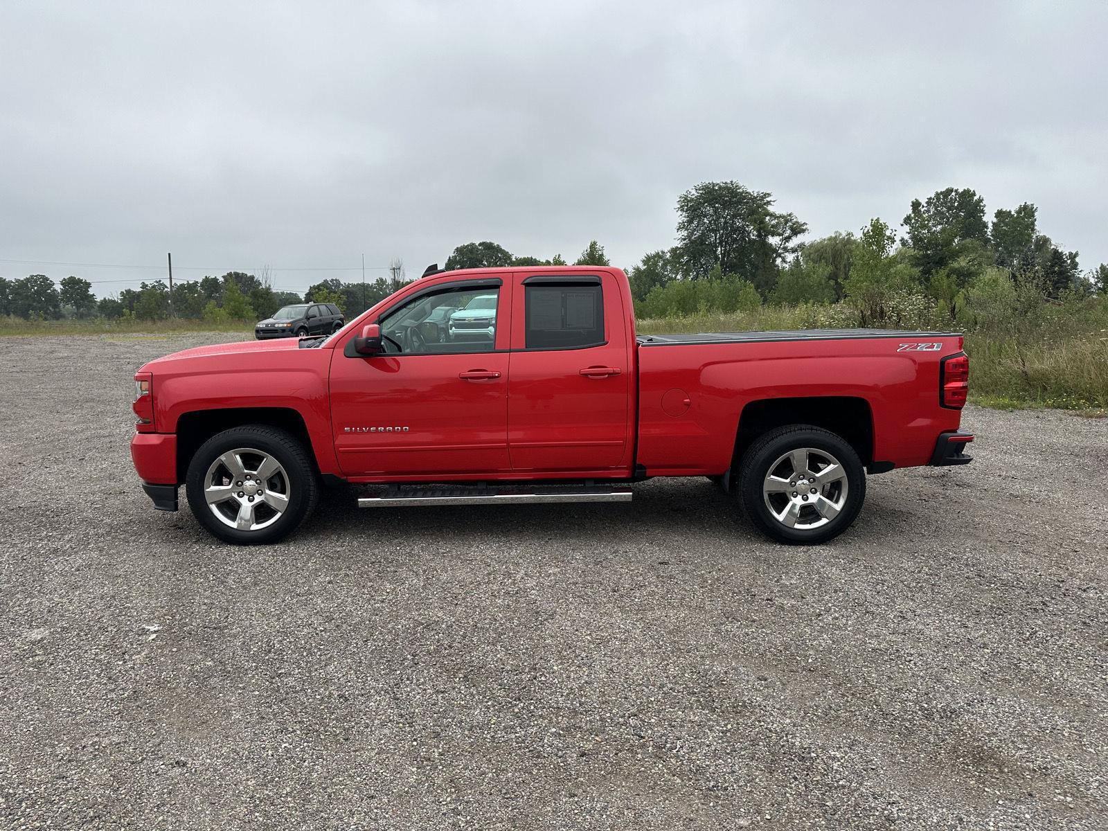 Used 2017 Chevrolet Silverado 1500 LT AWD/4WD image 37
