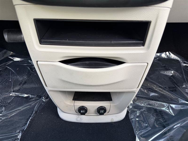 Used 2016 Chrysler Town & Country Touring FWD image 27