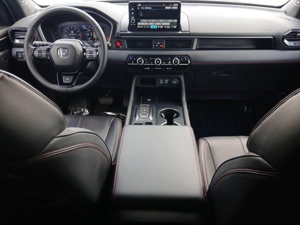 Used 2025 Honda Pilot Black Edition image 10