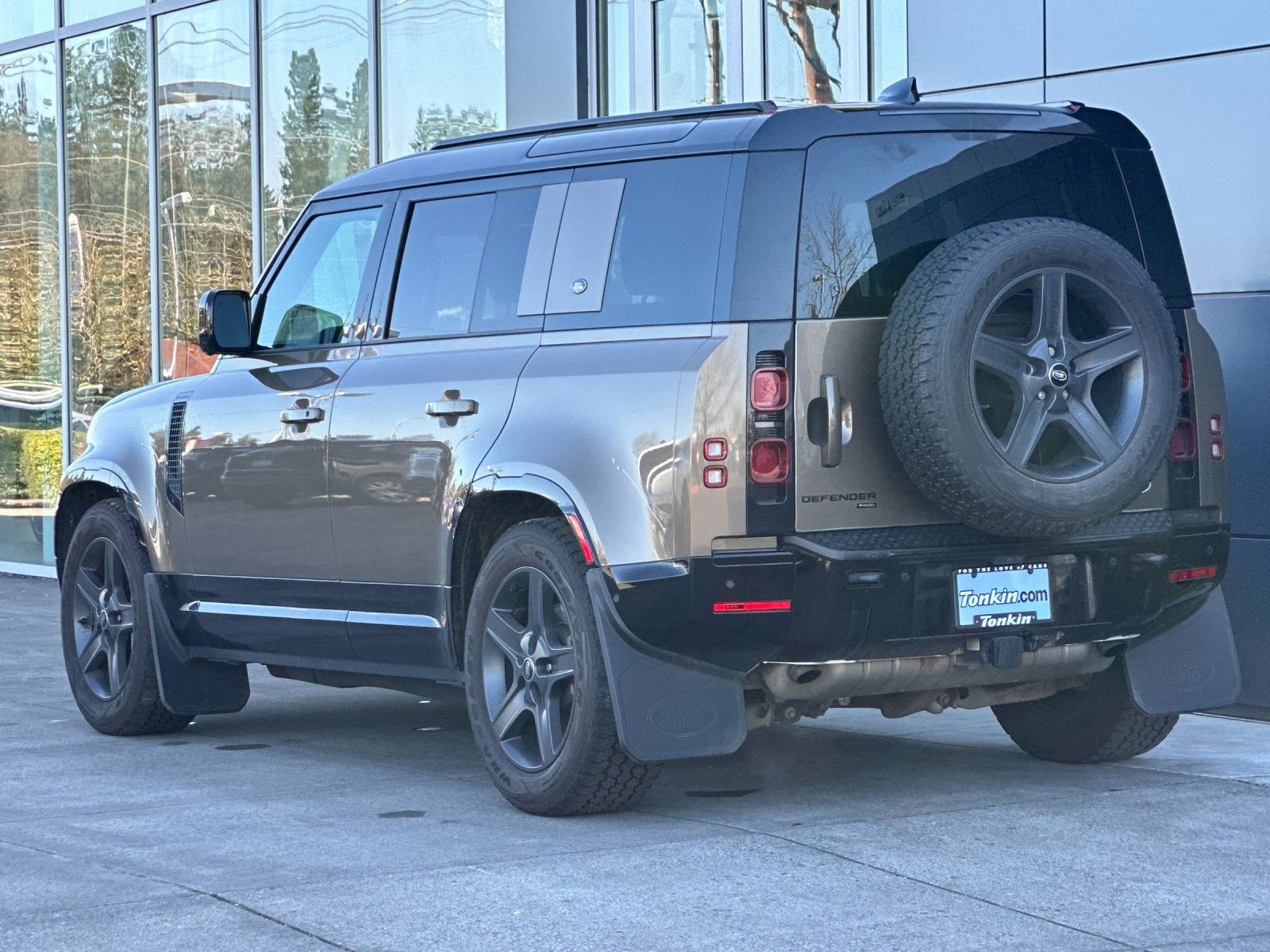 Used 2023 Land Rover Defender 110 X-Dynamic SE image 5