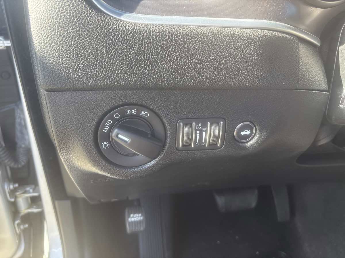 Used 2021 Dodge Charger SXT w/ Leather Interior Group image 11
