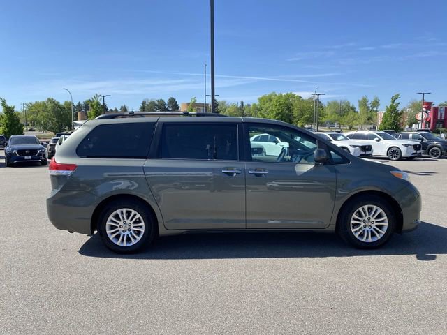 Used 2011 Toyota Sienna XLE w/ Premium Pkg FWD image 6