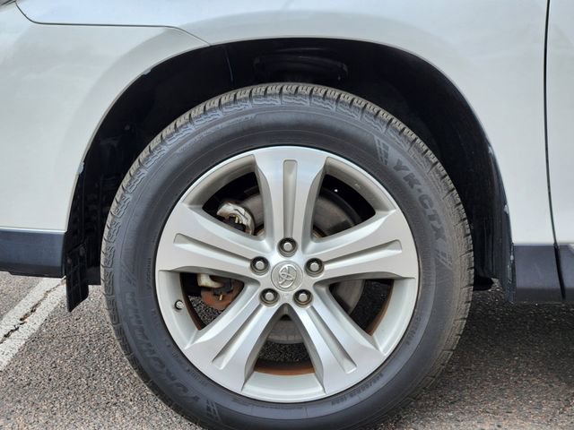Used 2012 Toyota Highlander Limited w/ Tow Pkg AWD/4WD image 10