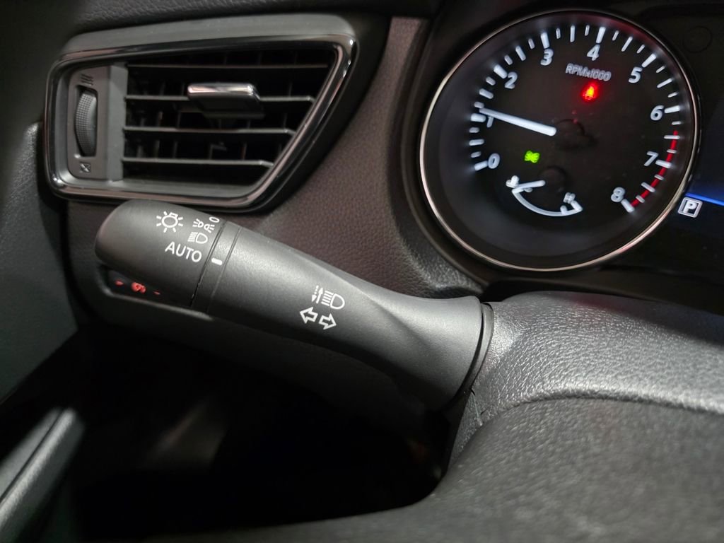 Used 2019 Nissan Rogue S image 28