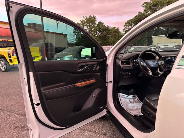 Used 2017 GMC Acadia Denali w/ Technology Package AWD/4WD image 9