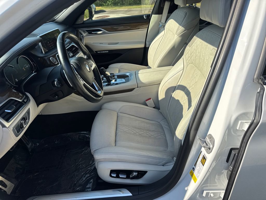 Used 2018 BMW 750i image 9