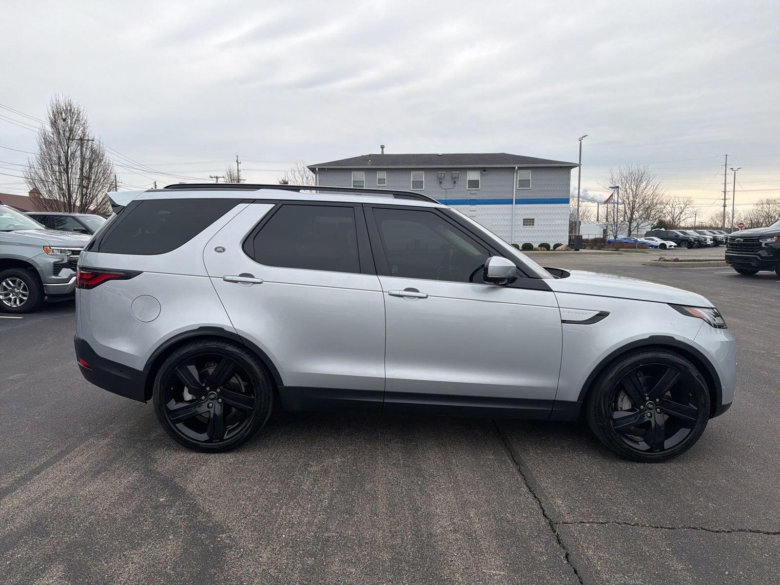Used 2022 Land Rover Discovery S image 6