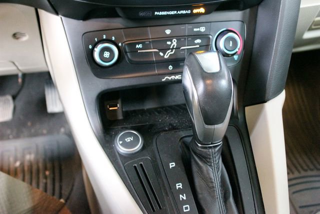 Used 2015 Ford Focus SE w/ SE Sport Package FWD image 19