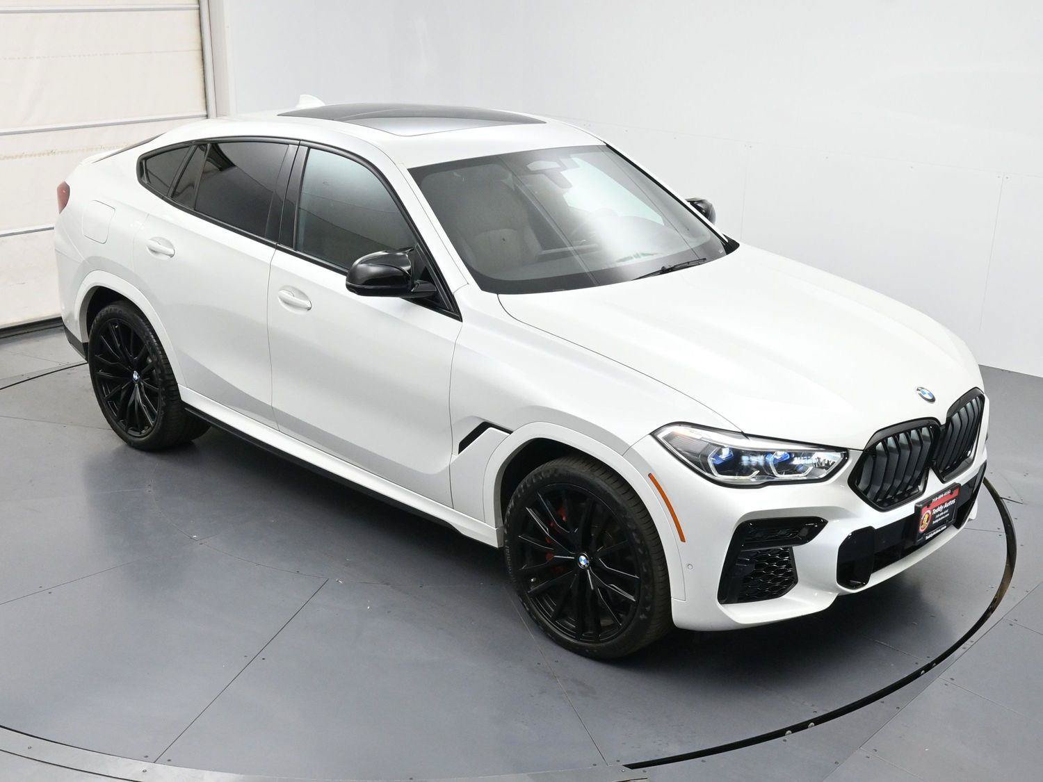 Used 2022 BMW X6 M50i w/ Executive Package AWD/4WD image 37