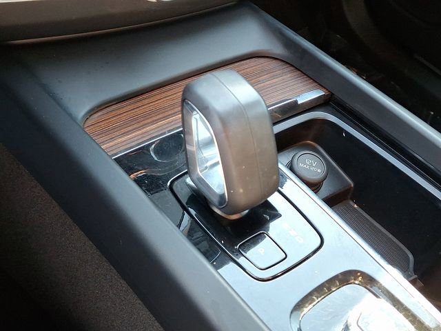 Used 2024 Volvo XC60 B5 Plus w/ Protection Package Premier image 19