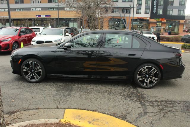 Used 2025 BMW i7 xDrive60 image 4