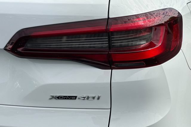 Used 2022 BMW X5 xDrive40i w/ Climate Comfort Package AWD/4WD image 32