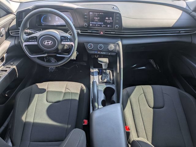 Used 2025 Hyundai Elantra SE FWD image 14