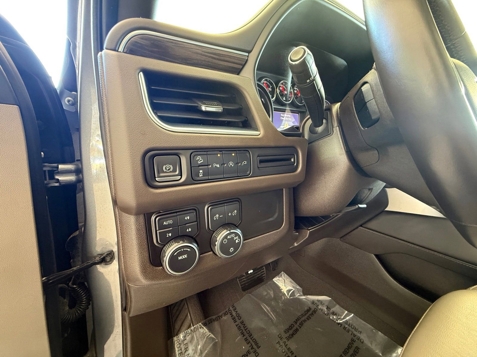 Used 2021 Chevrolet Tahoe Z71 image 25