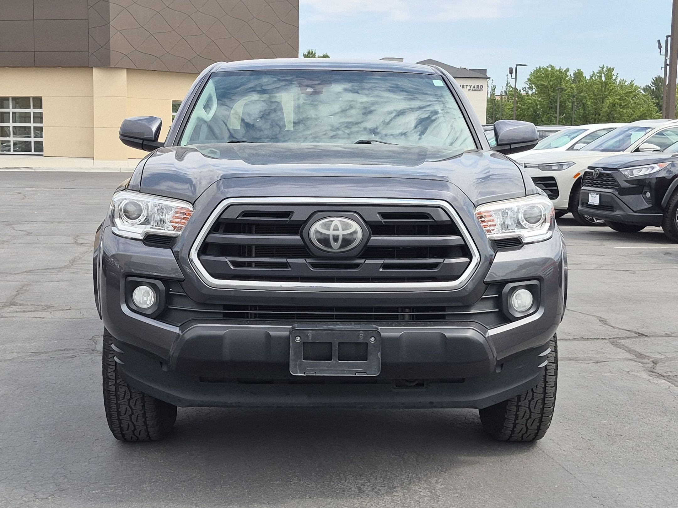 Used 2019 Toyota Tacoma SR5 AWD/4WD image 11