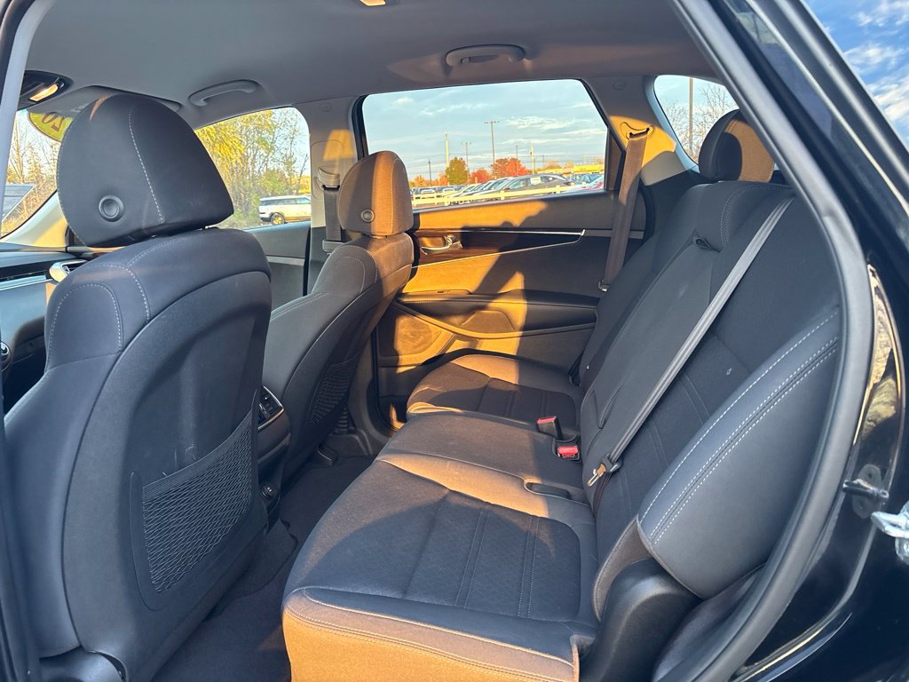 Used 2020 Kia Sorento LX FWD image 12