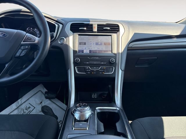 Used 2020 Ford Fusion SE FWD image 11