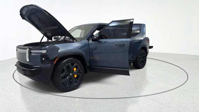 Used 2026 Rivian R1T Premium Tri AWD/4WD image 13