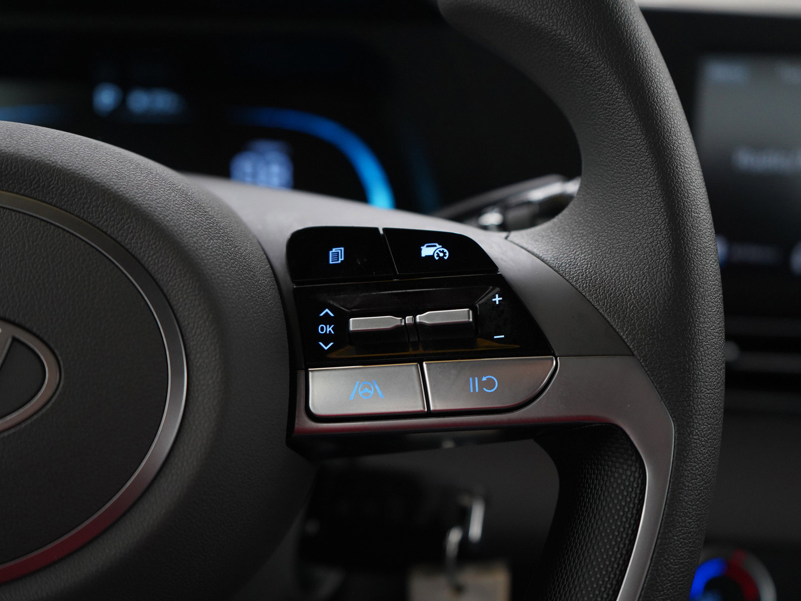 Certified 2025 Hyundai Elantra SE image 25