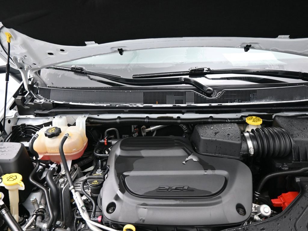 Used 2022 Chrysler Voyager LX image 23