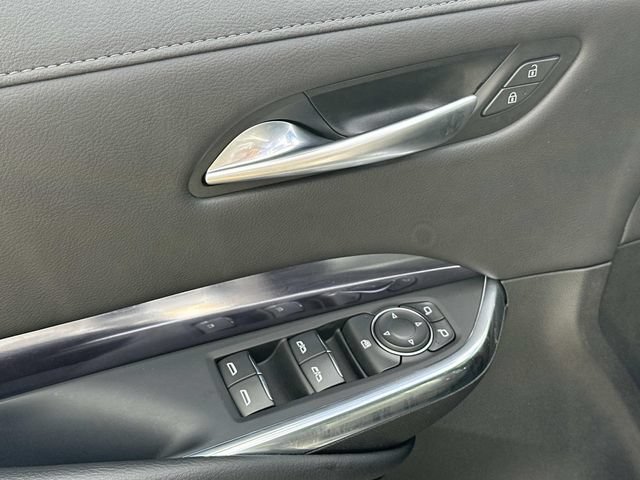 Used 2023 Cadillac XT4 Luxury w/ Cold Weather Package AWD/4WD image 16
