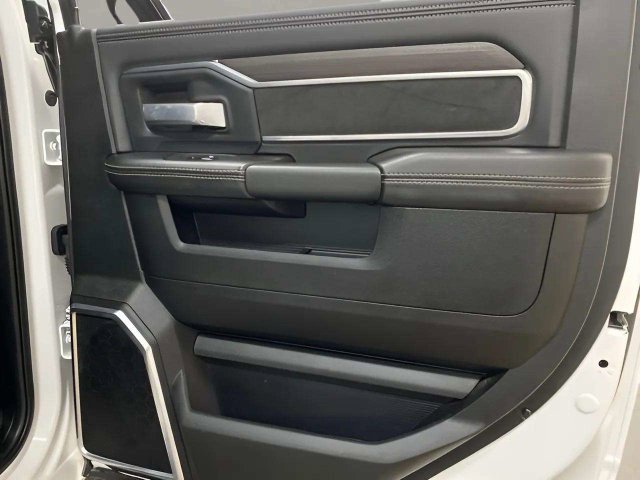 Used 2025 RAM 2500 Laramie AWD/4WD image 35
