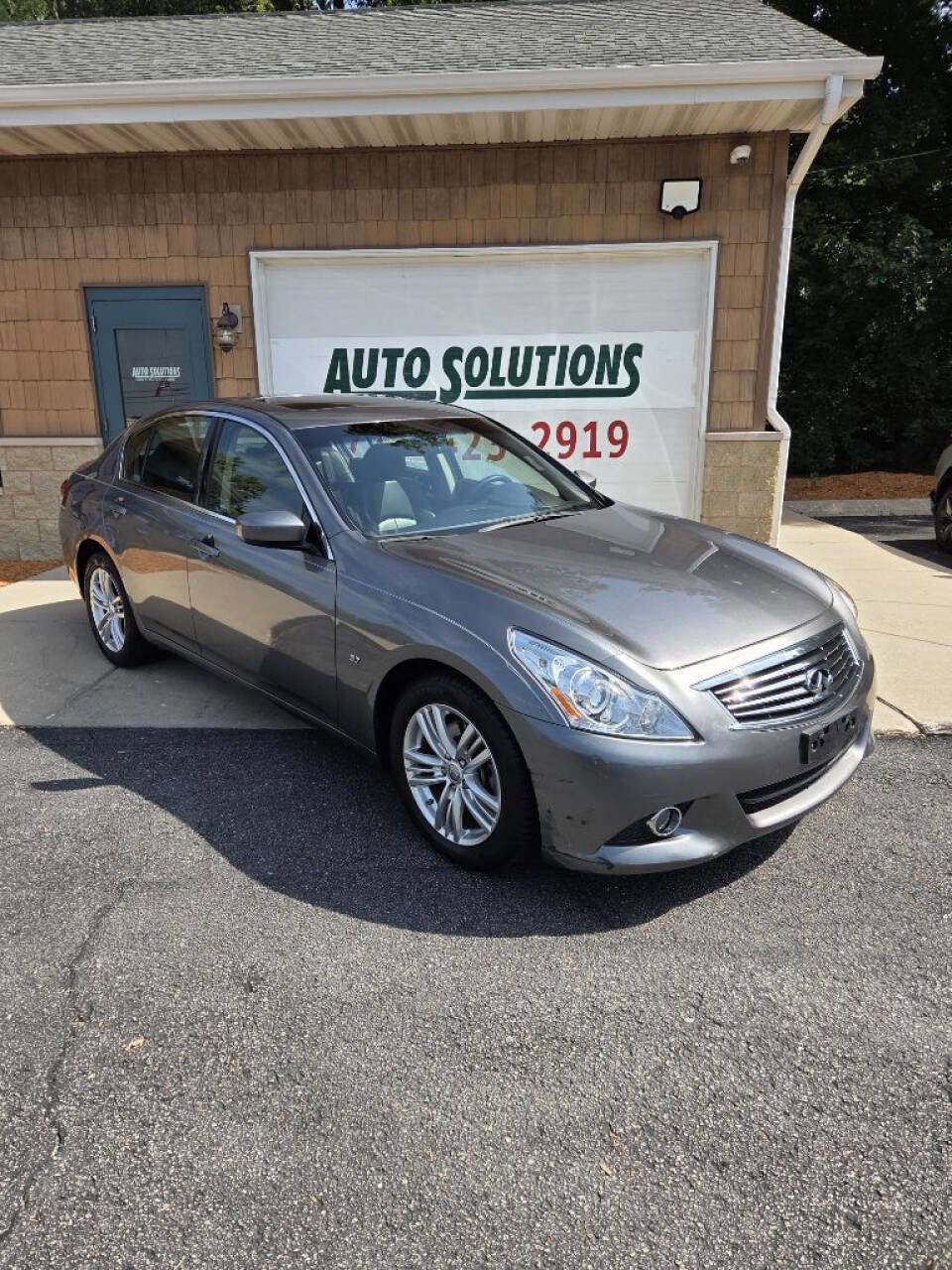 Used 2015 INFINITI Q40 AWD w/ Navigation Package image 2