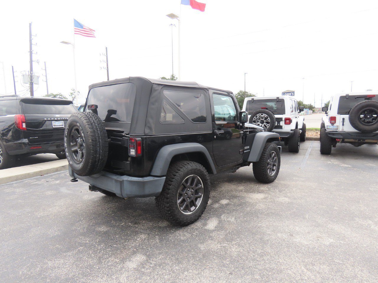 Used 2017 Jeep Wrangler Sport w/ Connectivity Group AWD/4WD image 11