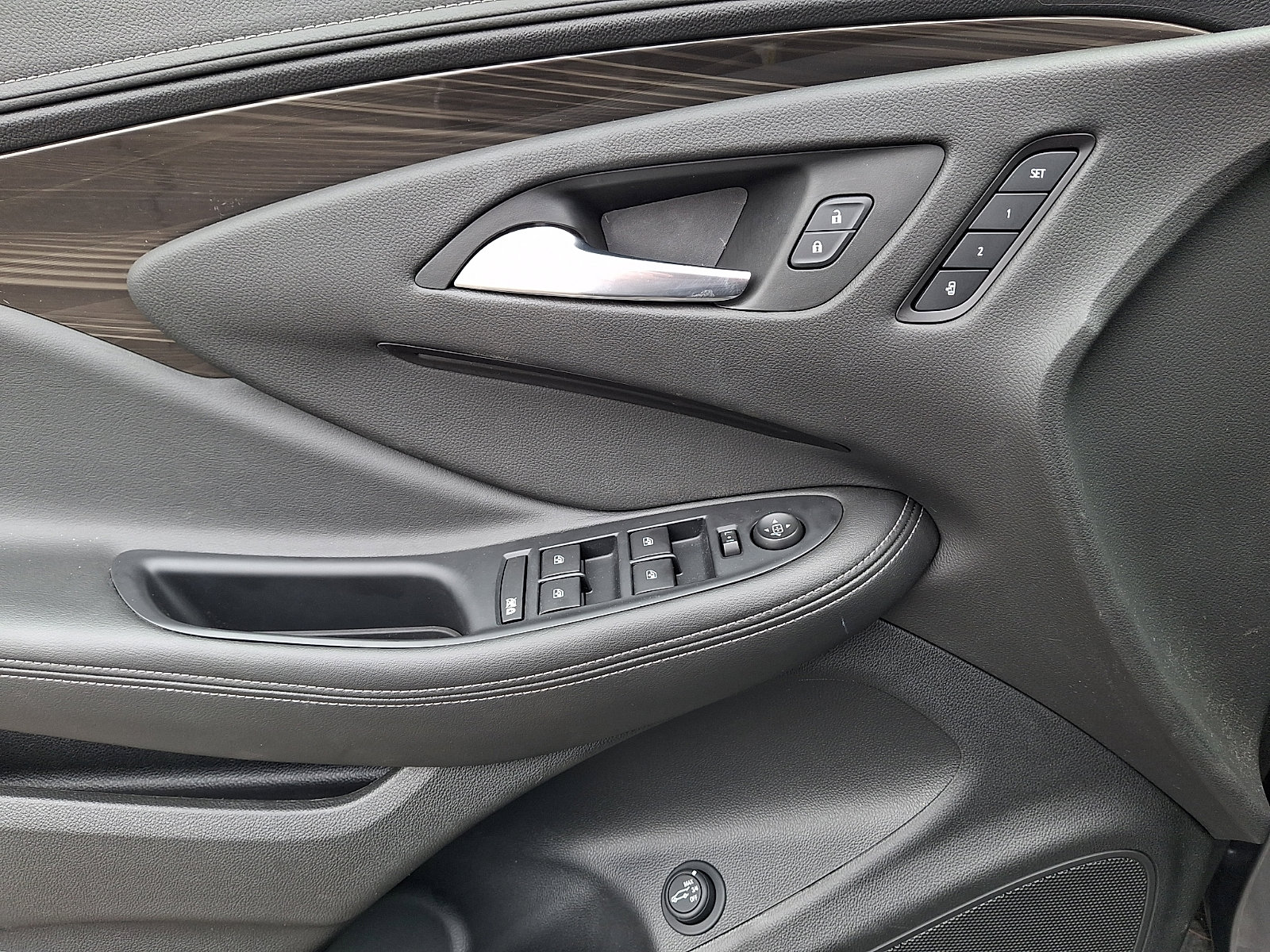 Used 2020 Buick Envision Essence image 12