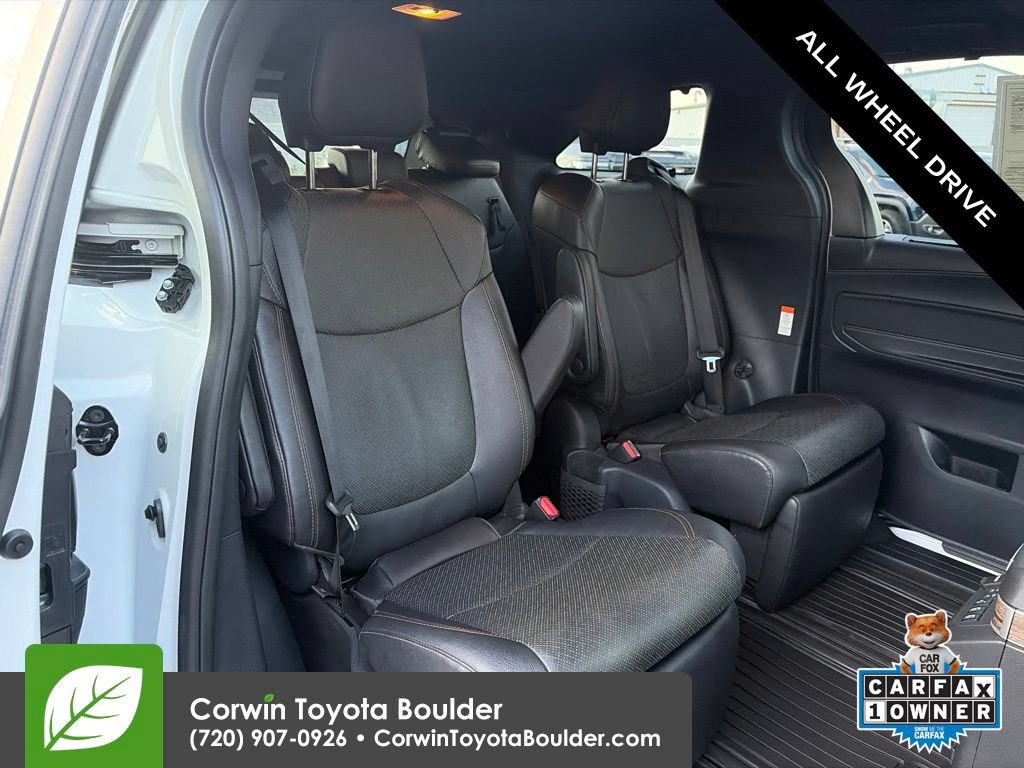 Used 2025 Toyota Sienna Platinum AWD/4WD image 17