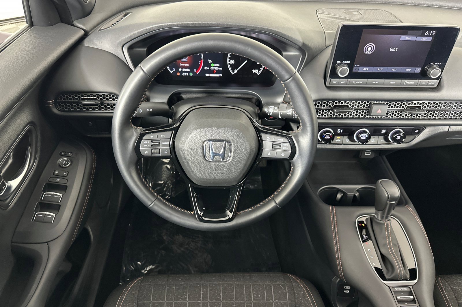 Used 2025 Honda HR-V Sport image 13