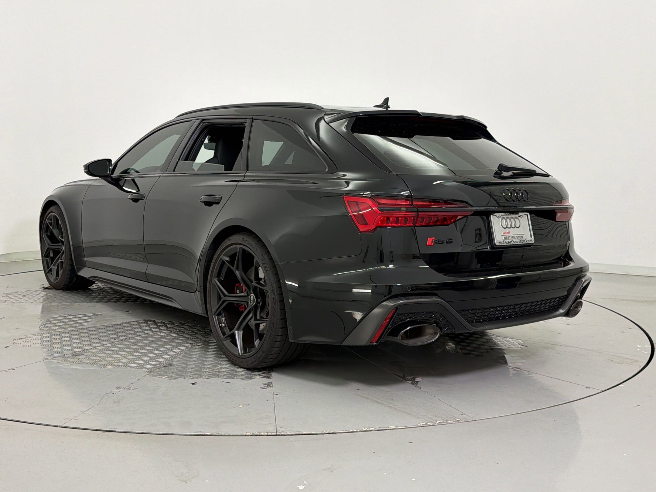 Used 2025 Audi RS 6 performance w/ Matte Carbon Package AWD/4WD image 3
