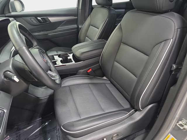 Used 2025 Buick Enclave Preferred AWD/4WD image 13