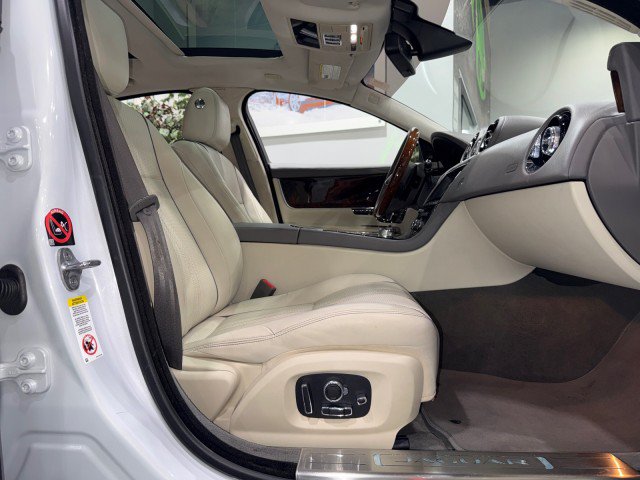 Used 2016 Jaguar XJ R-Sport RWD image 58