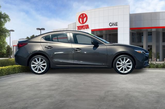 Used 2017 MAZDA MAZDA3 Grand Touring FWD image 3