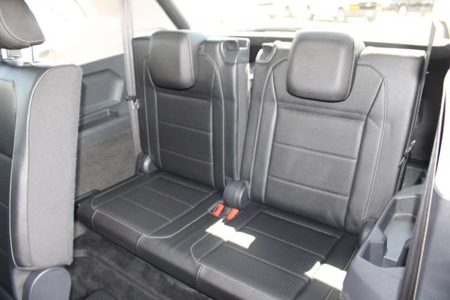 Used 2020 Volkswagen Tiguan SE R-Line FWD image 33