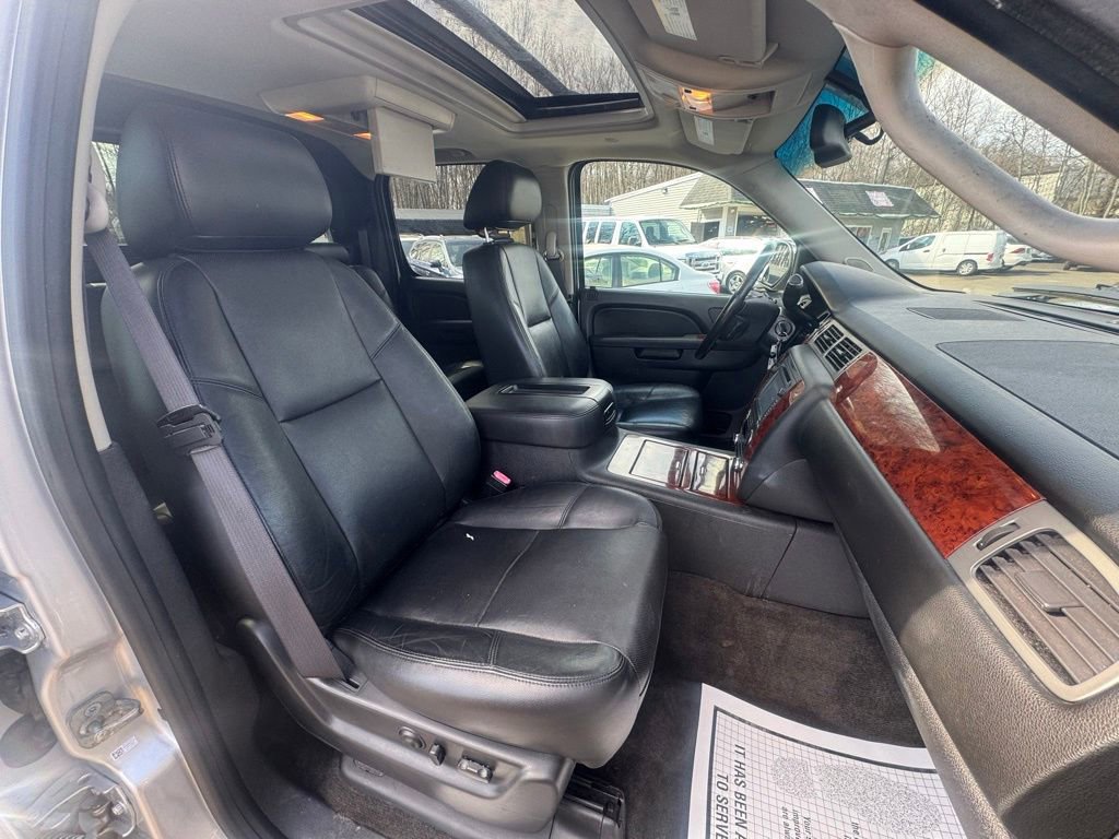 Used 2013 Chevrolet Avalanche LTZ image 19