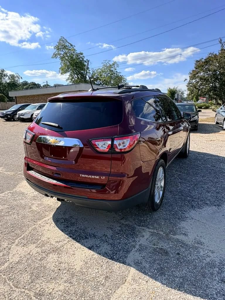 Used 2015 Chevrolet Traverse LT w/ Style and Technology Package FWD image 8